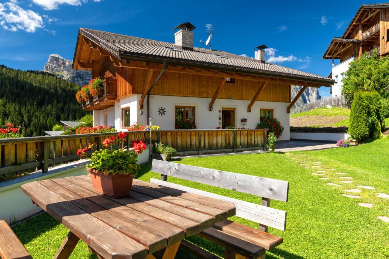 Ciasa Odlana Appartement San Cassiano  Buitenkant foto