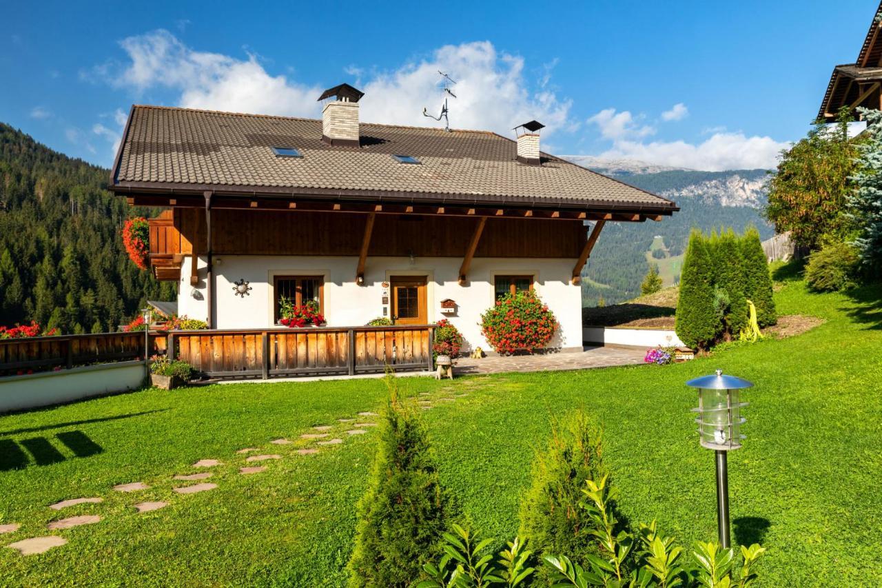 Ciasa Odlana Appartement San Cassiano  Buitenkant foto
